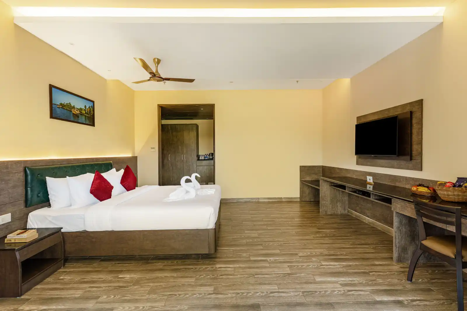 Still Waters Premium Suite, Varkala