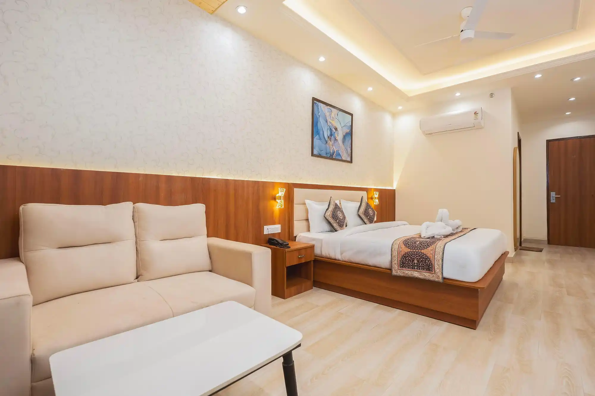 Stillwood Resort Mussoorie Room