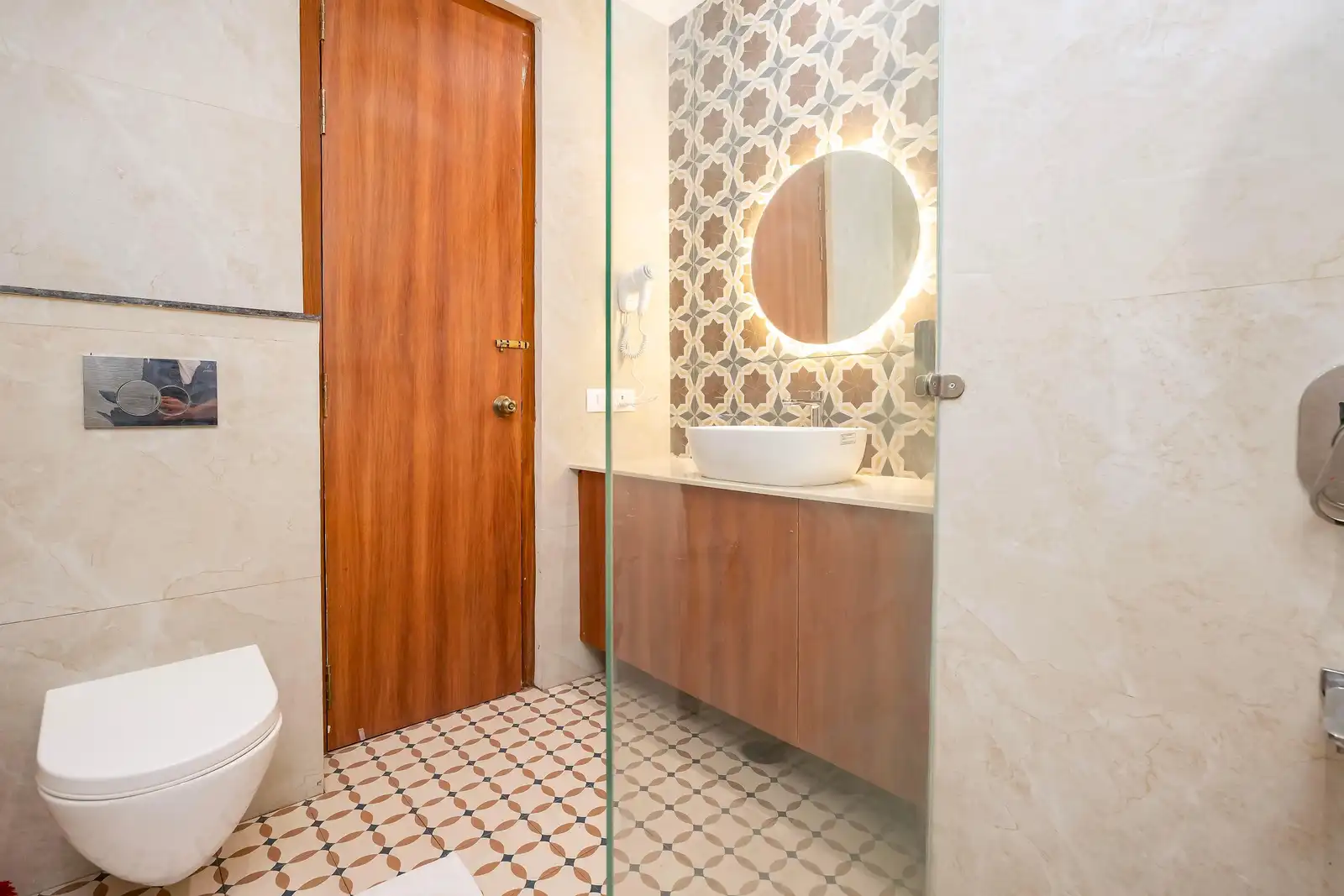 Stillwood Resort Mussoorie Bathroom
