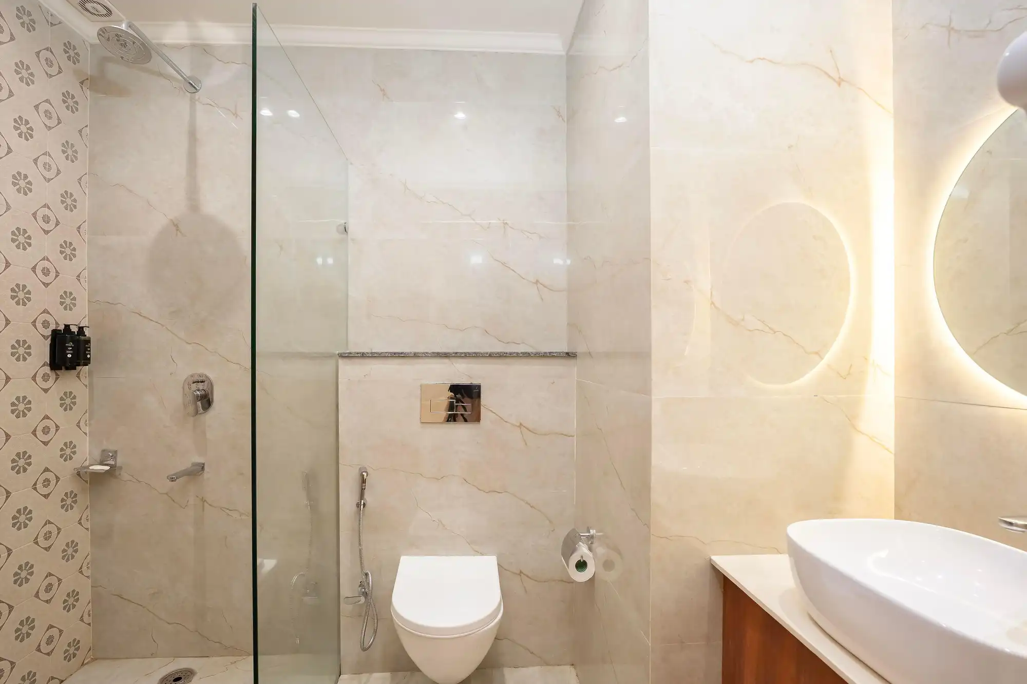 Stillwood Resort Mussoorie Bathroom