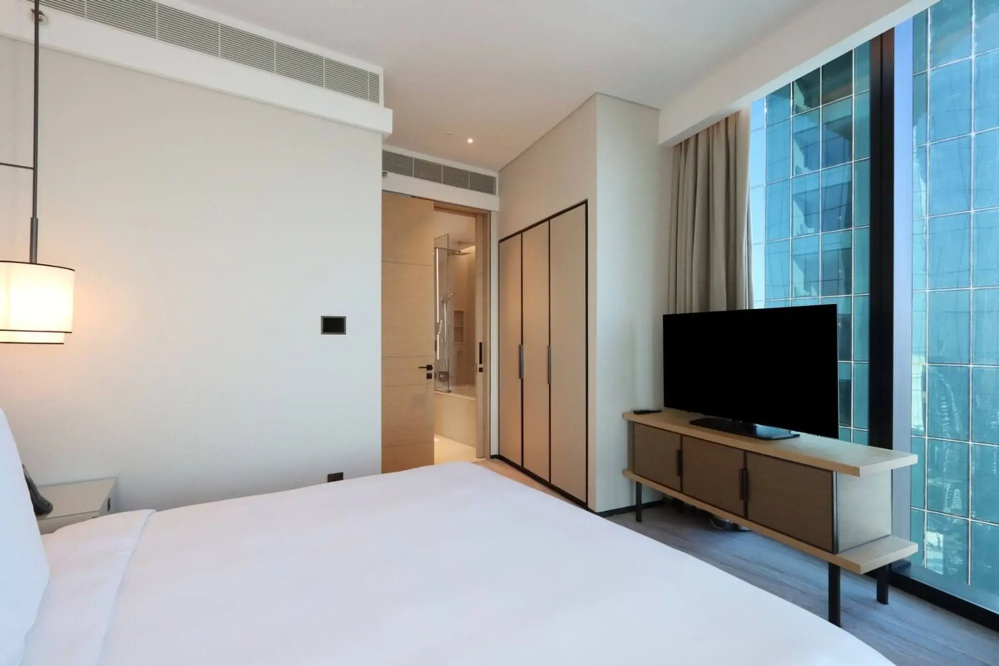 Stunning 1BR with Marina View And Beach Access, Dubai