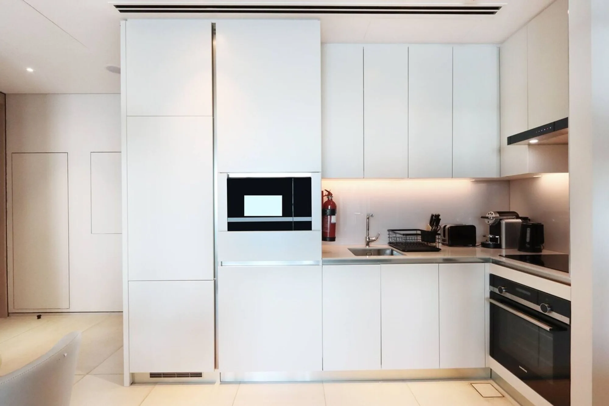 Stunning 1BR with Marina View And Beach Access, Dubai