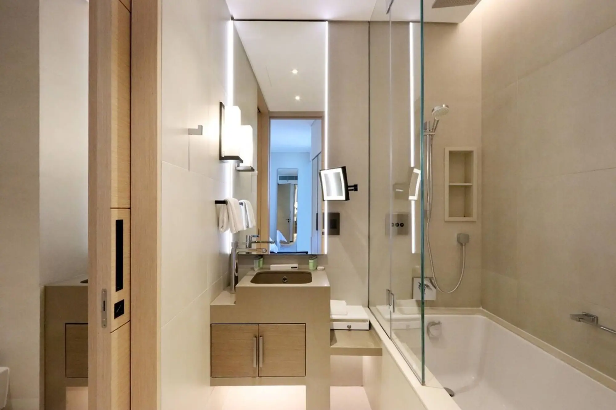 Stunning 1BR with Marina View And Beach Access, Dubai