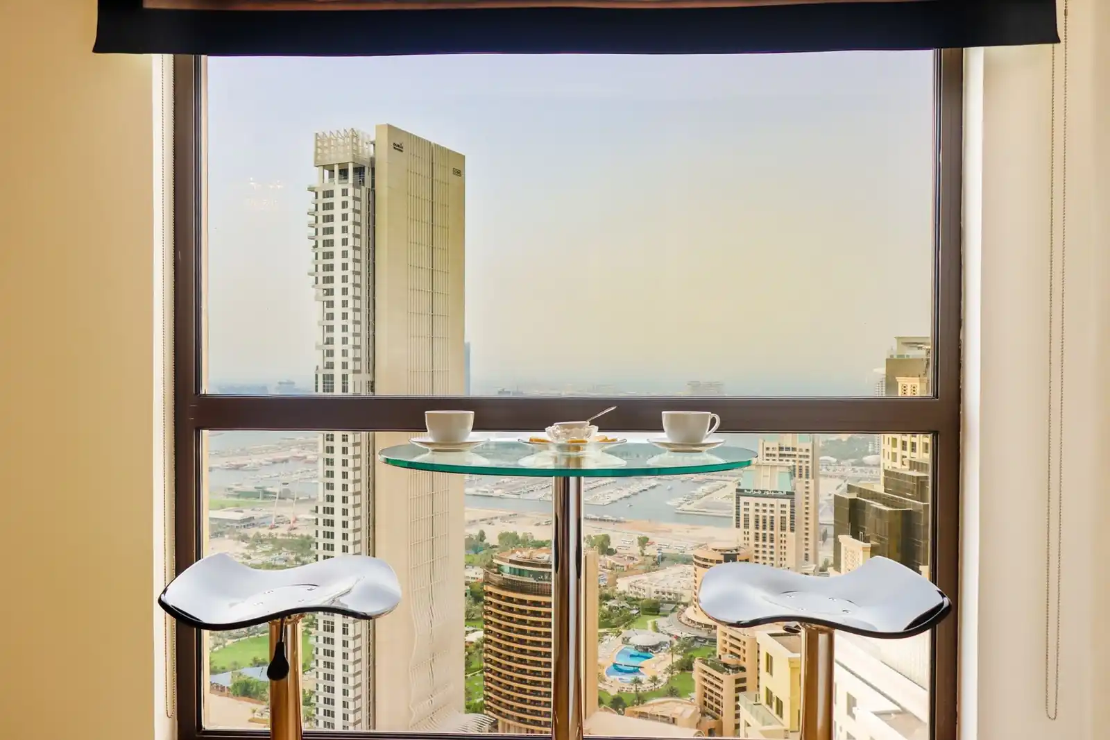 Stunning 1BR with Palm and Sea Views, Dubai