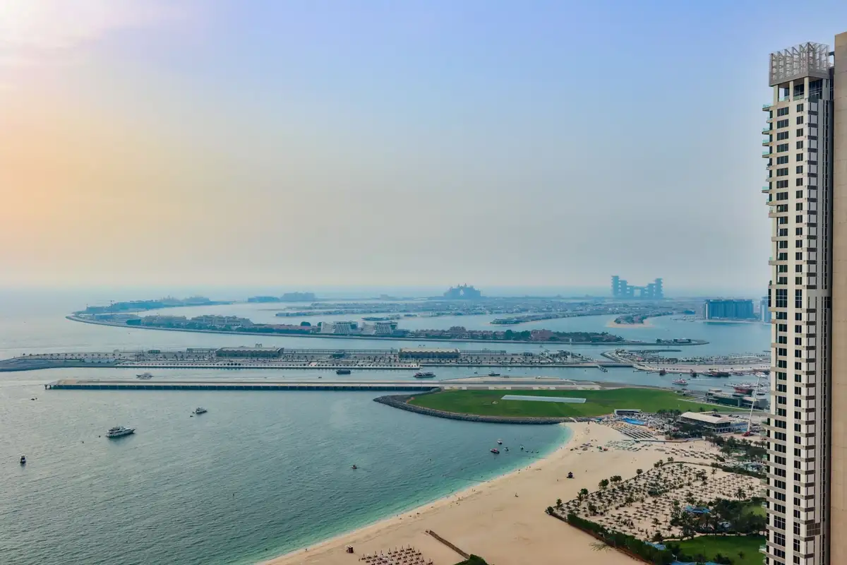 Stunning 1BR with Palm and Sea Views, Dubai