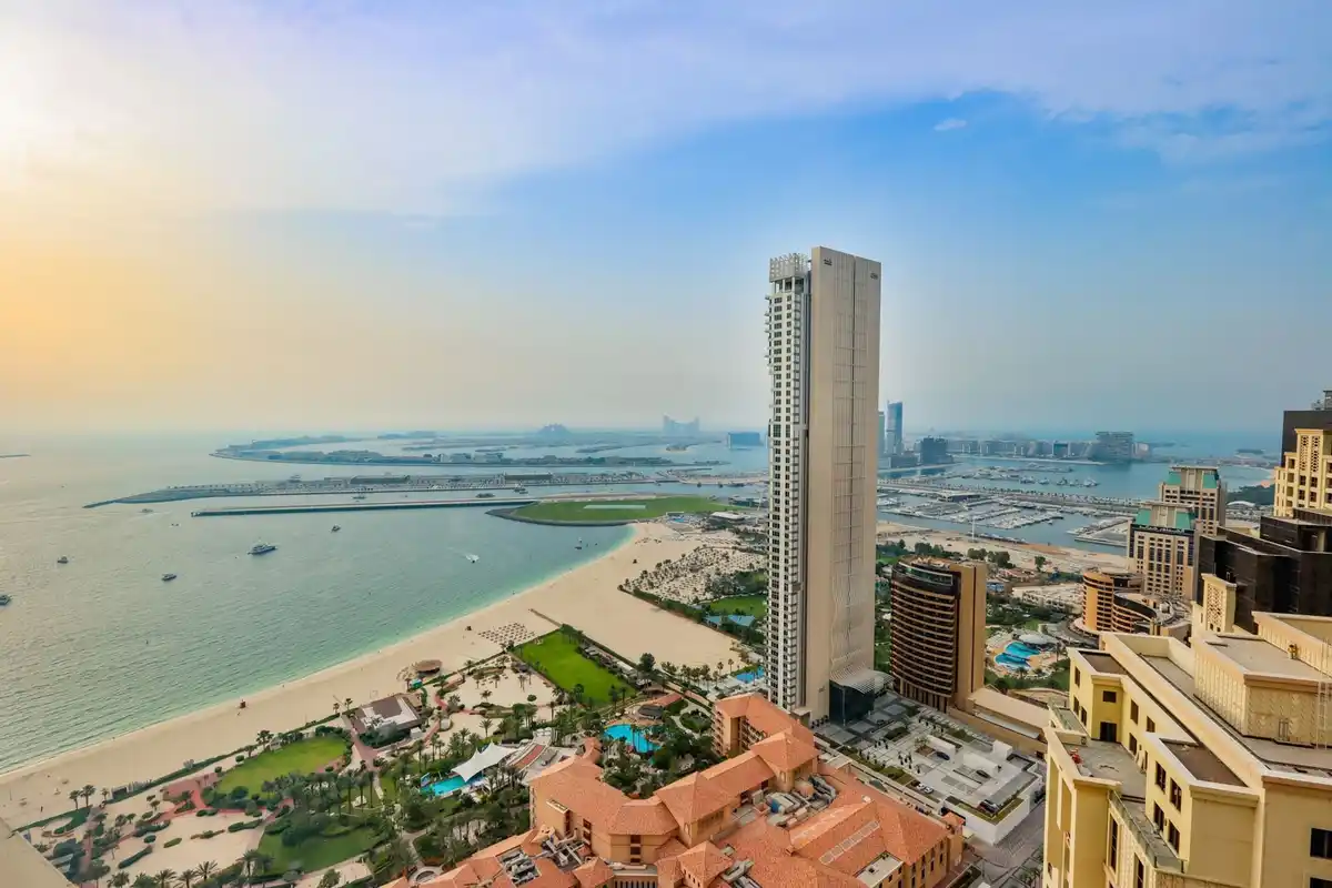Stunning 1BR with Palm and Sea Views, Dubai
