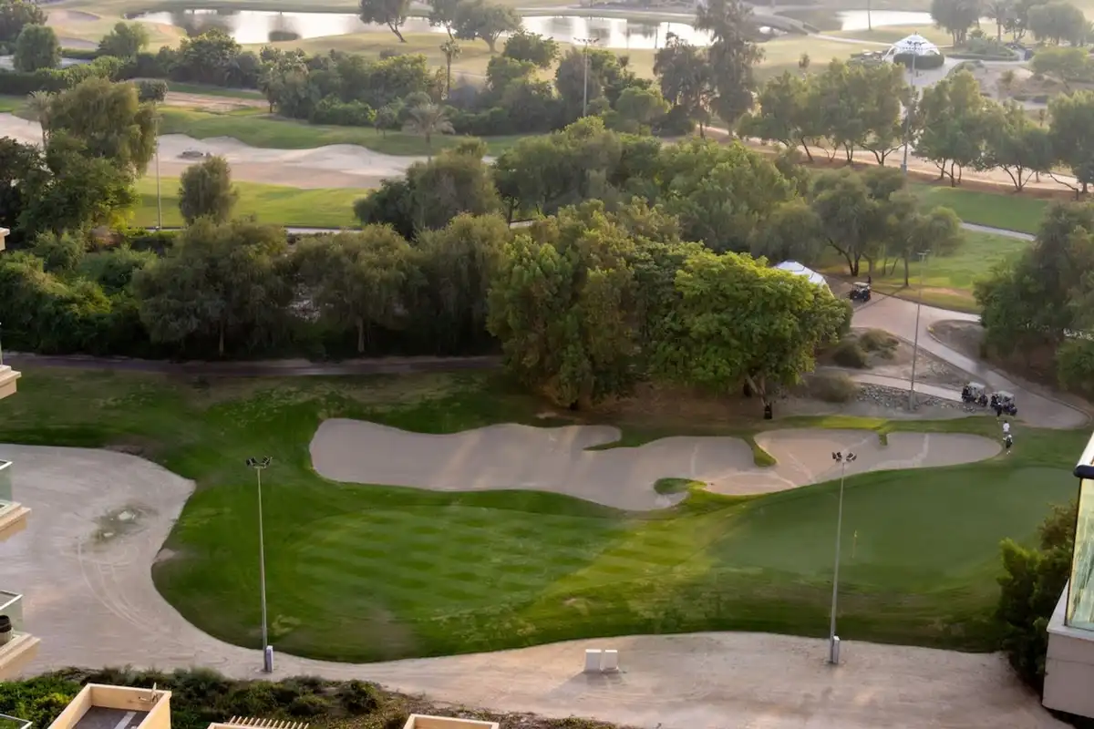 Stylish 1BR Retreat with Pool & Stunning City View, Dubai