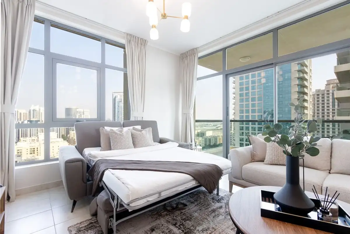 Stylish 1BR Retreat with Pool & Stunning City View, Dubai