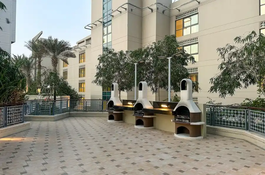 Stylish 1BR Retreat with Pool & Stunning City View, Dubai