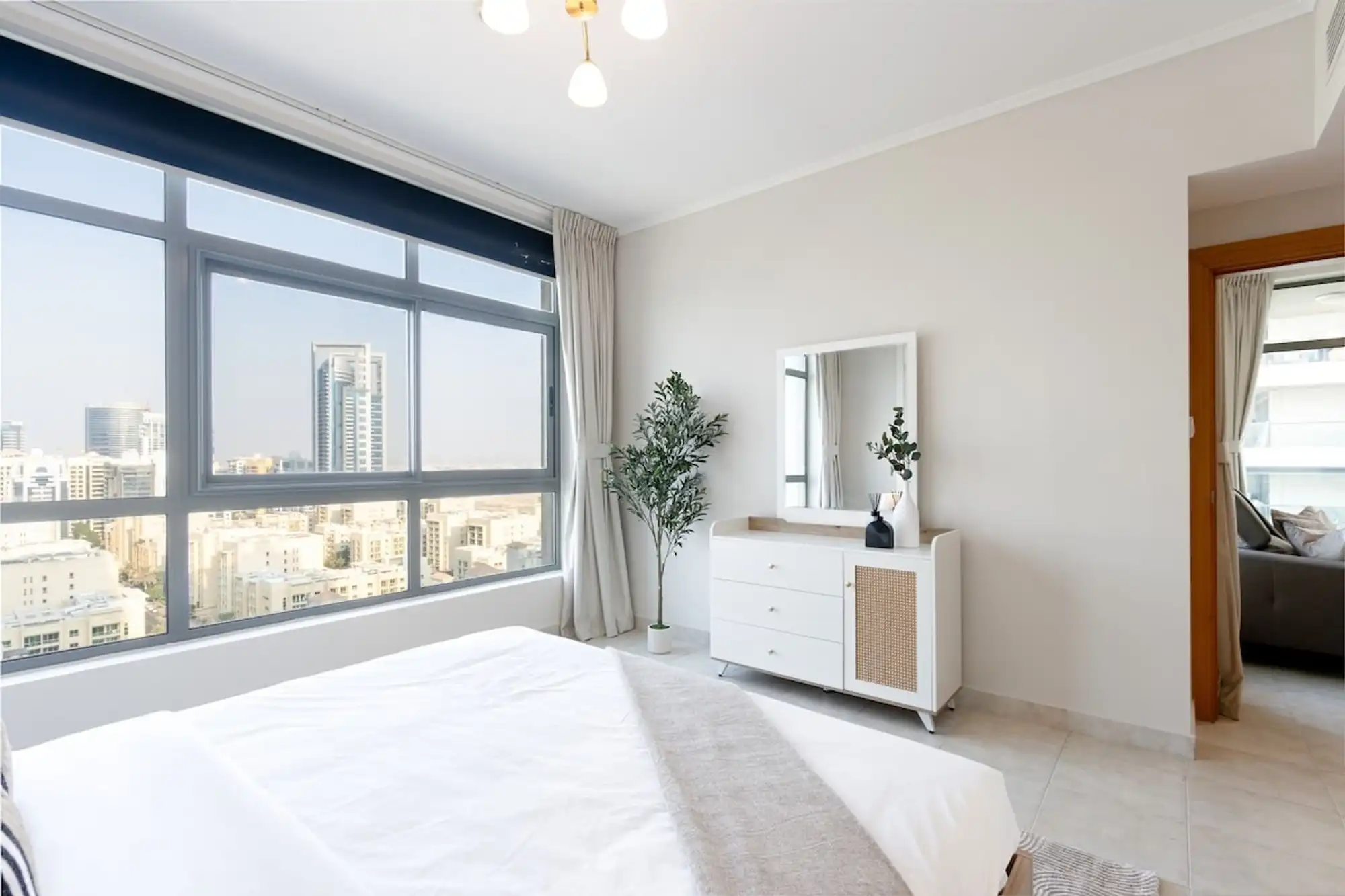 Stylish 1BR Retreat with Pool & Stunning City View, Dubai