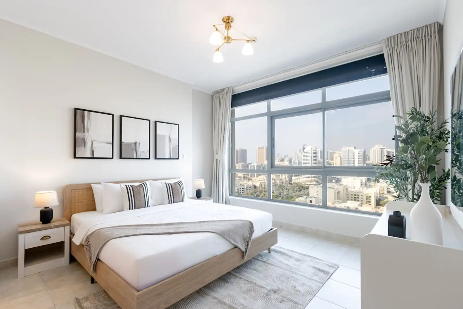 Stylish 1BR Retreat with Pool & Stunning City View, Dubai