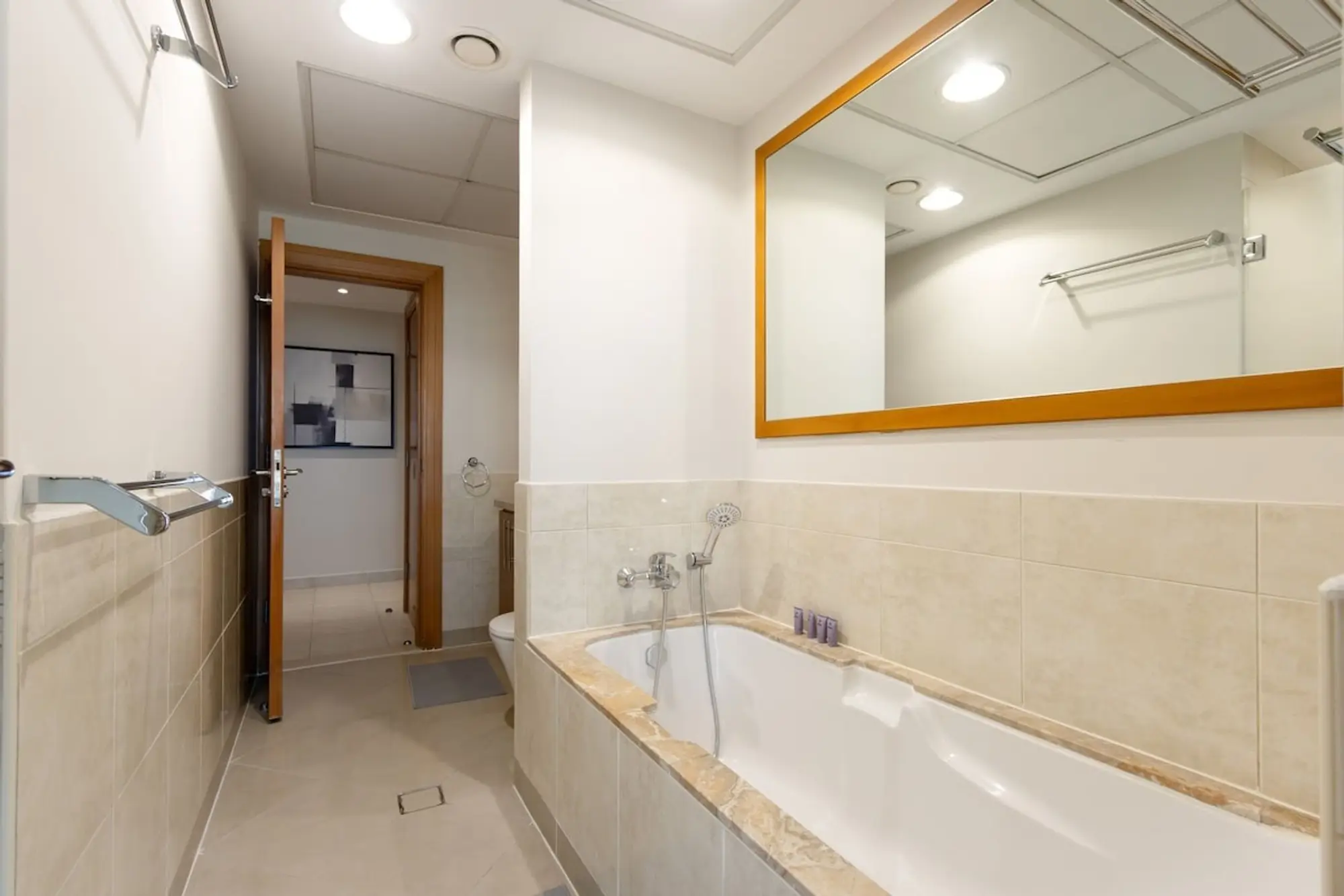 Stylish 1BR Retreat with Pool & Stunning City View, Dubai