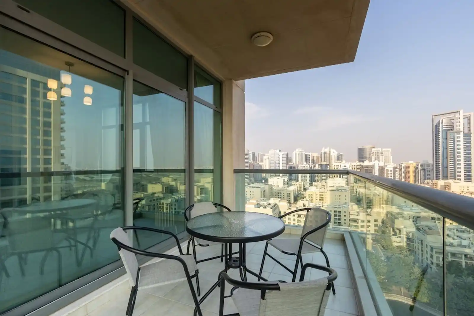 Stylish 1BR Retreat with Pool & Stunning City View, Dubai