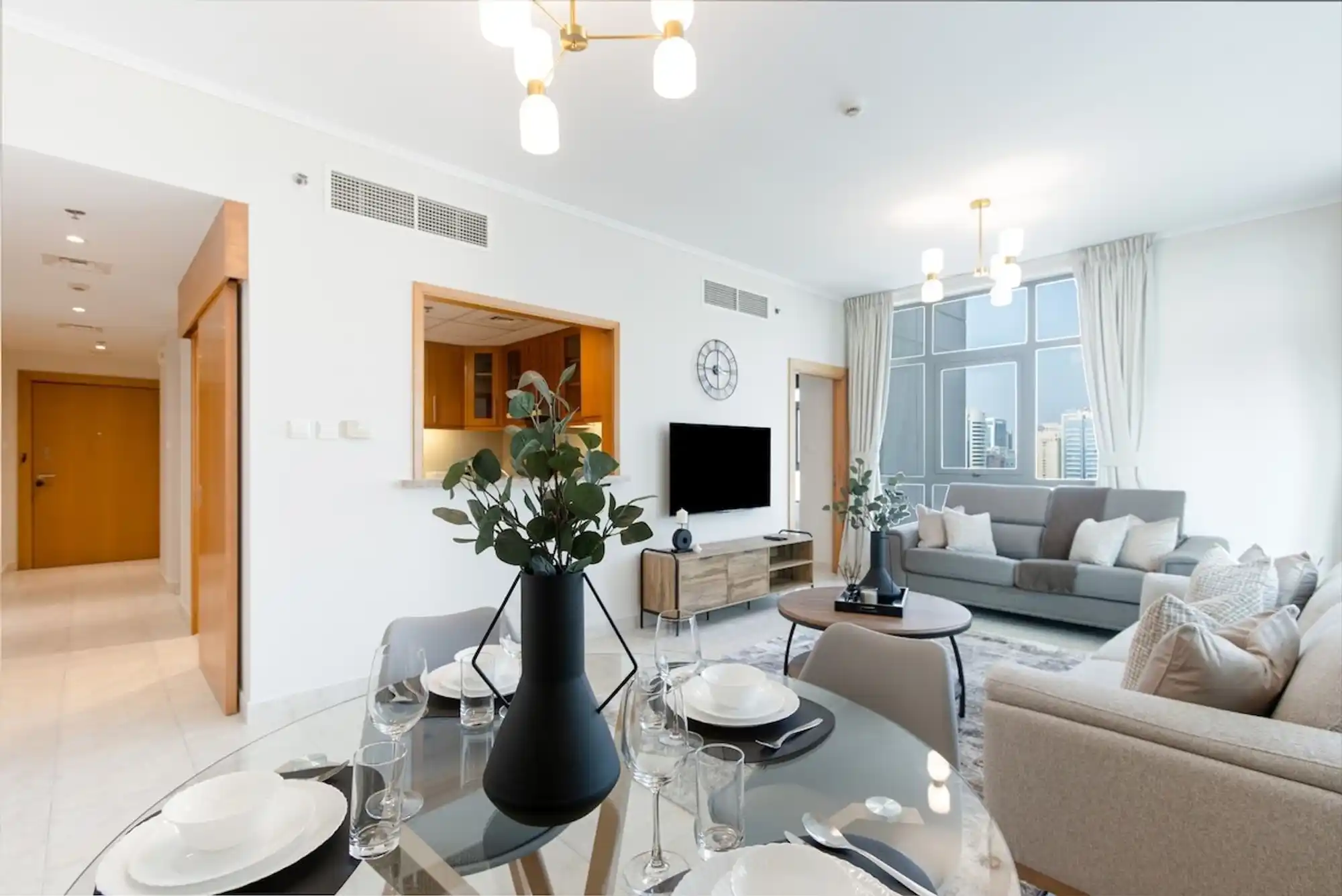Stylish 1BR Retreat with Pool & Stunning City View, Dubai