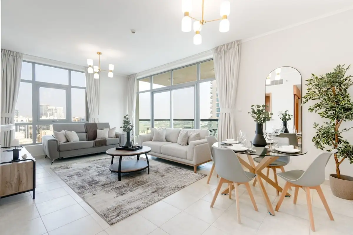 Stylish 1BR Retreat with Pool & Stunning City View, Dubai