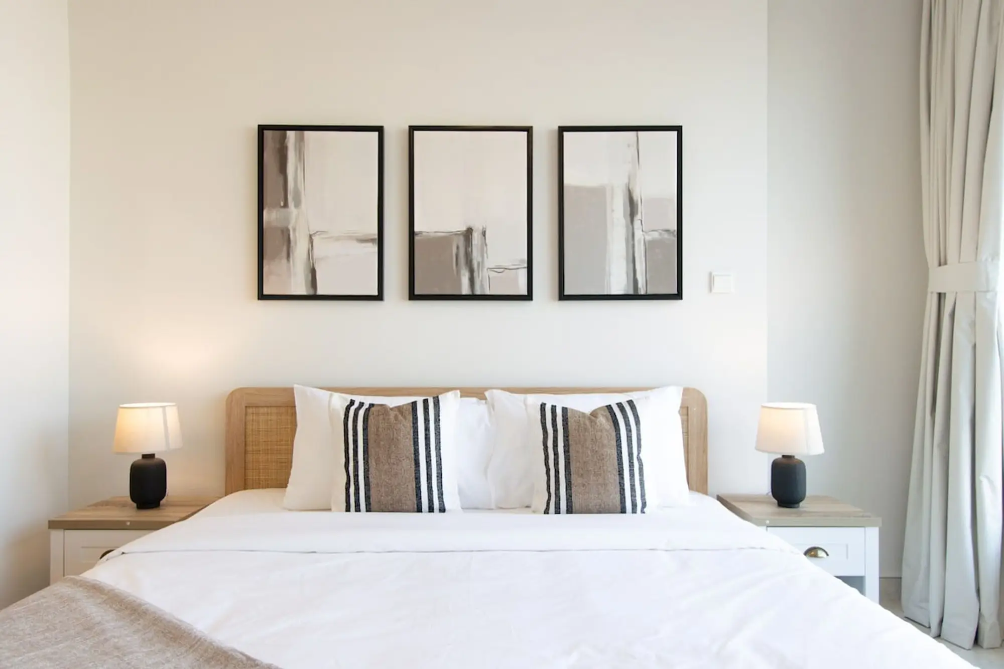 Stylish 1BR Retreat with Pool & Stunning City View, Dubai