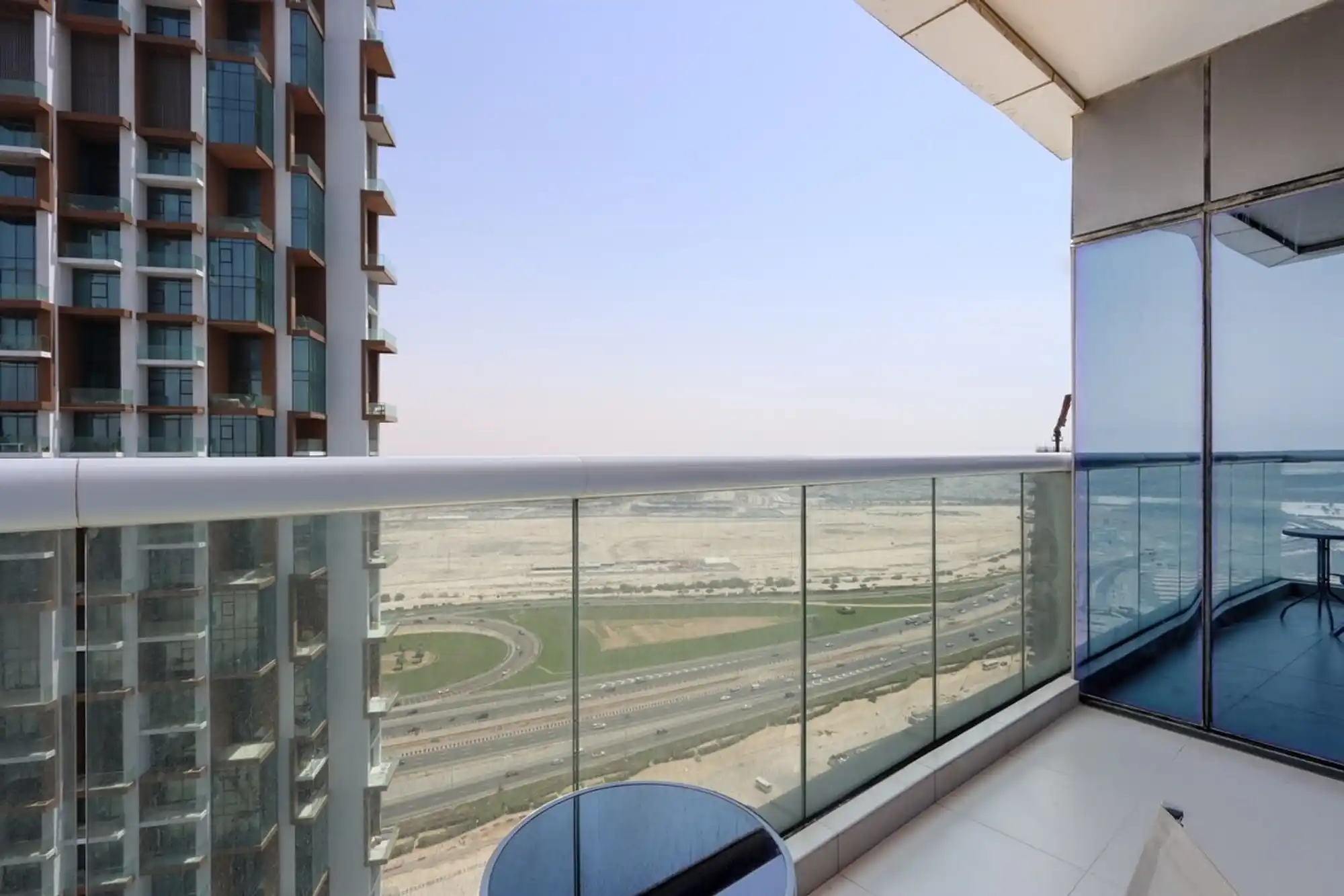 Stylish 2BR Paramount Apt, Dubai