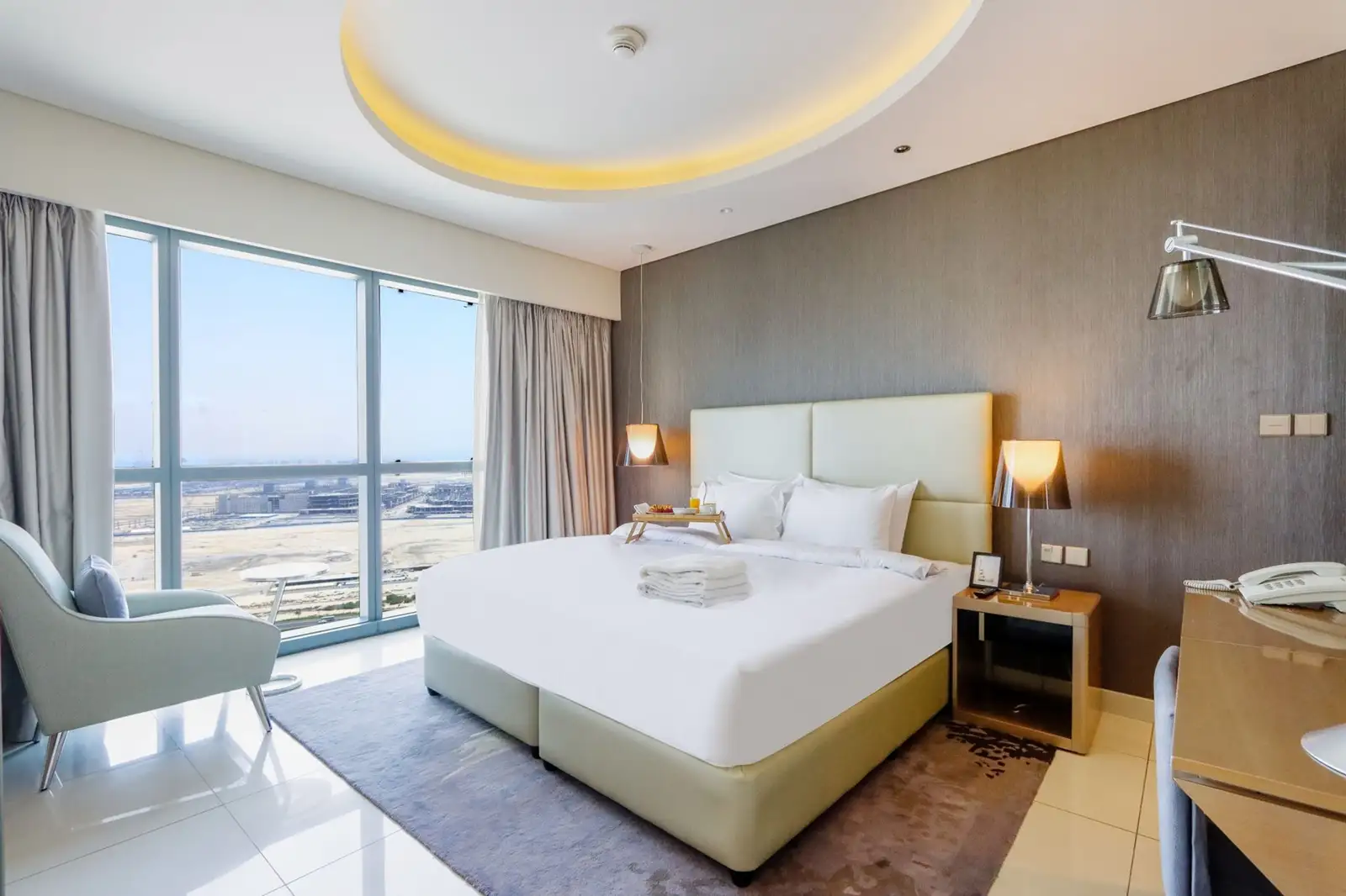 Stylish 2BR Paramount Apt, Dubai