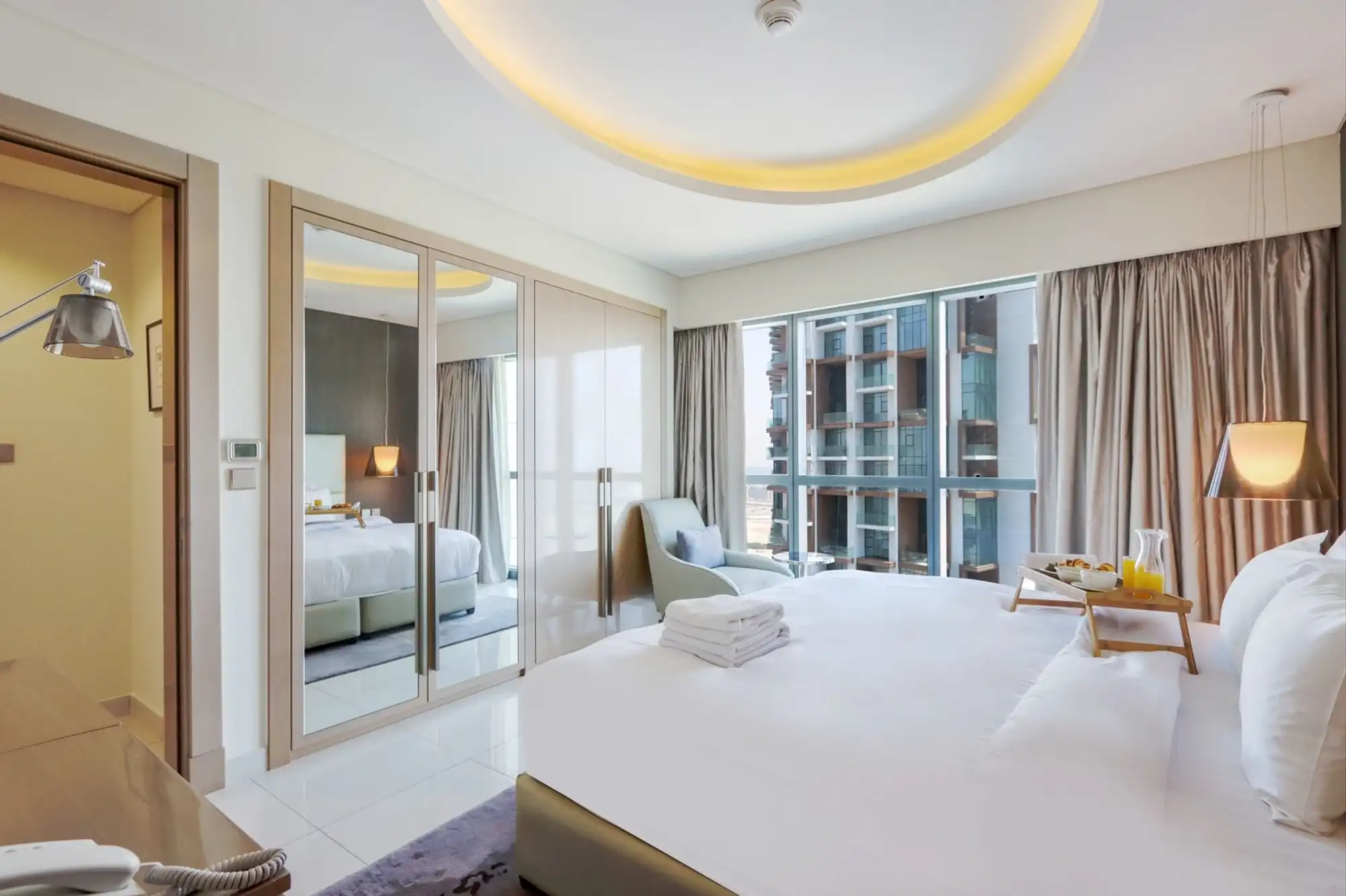 Stylish 2BR Paramount Apt, Dubai