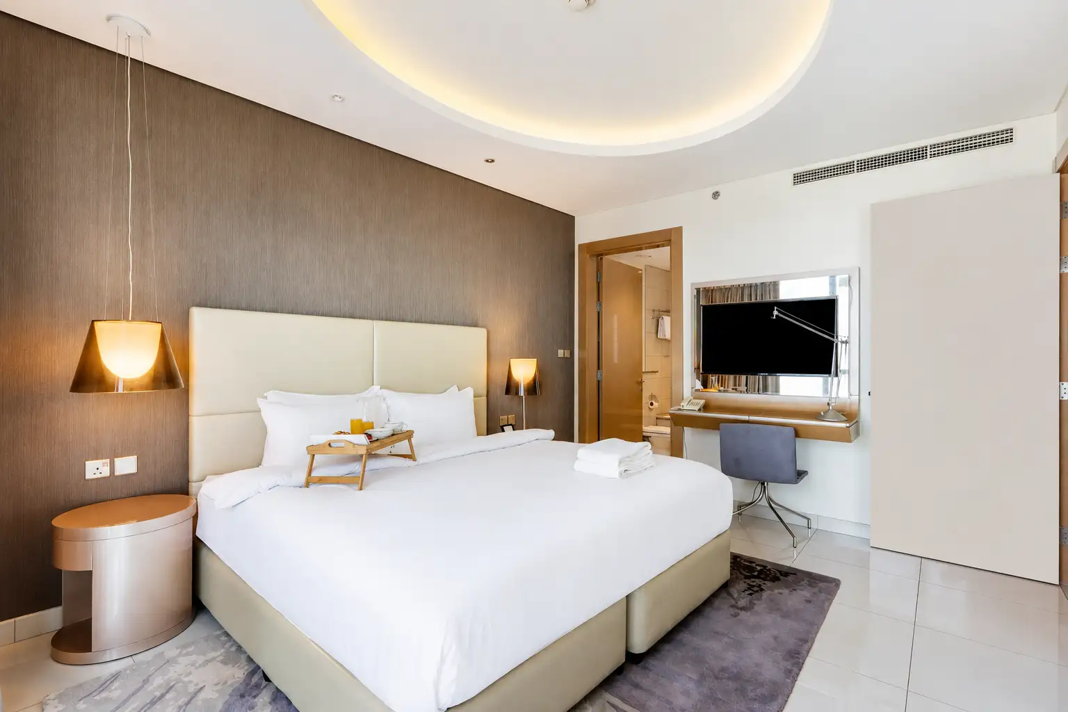 Stylish 2BR Paramount Apt, Dubai