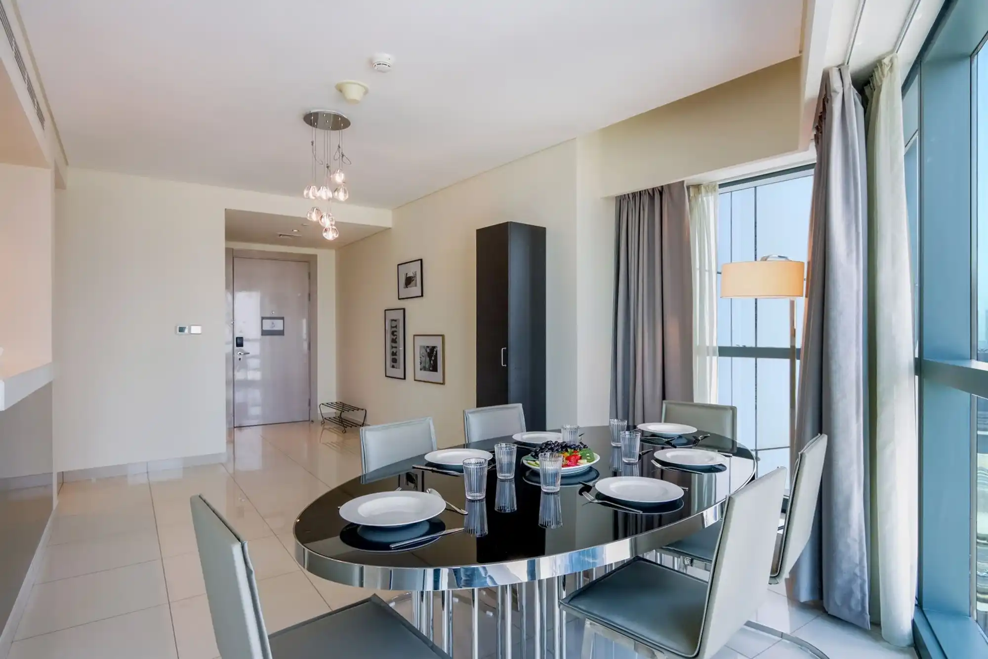 Stylish 2BR Paramount Apt, Dubai