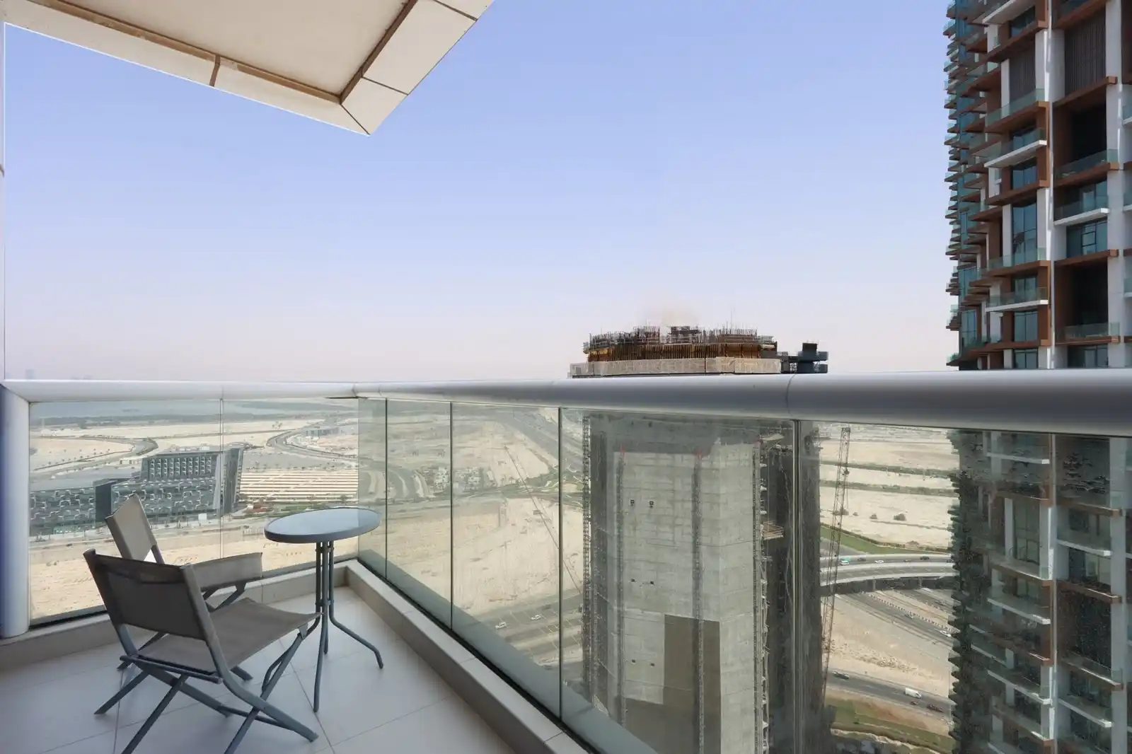 Stylish 2BR Paramount Apt, Dubai