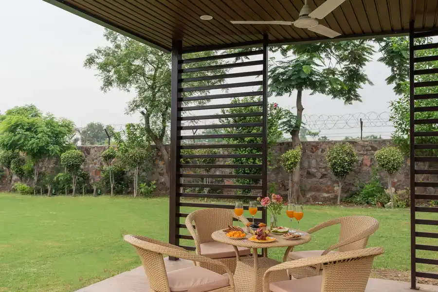 Sunrise Manor W/ Pool, Jacuzzi & Kids’ Retreat, New Delhi