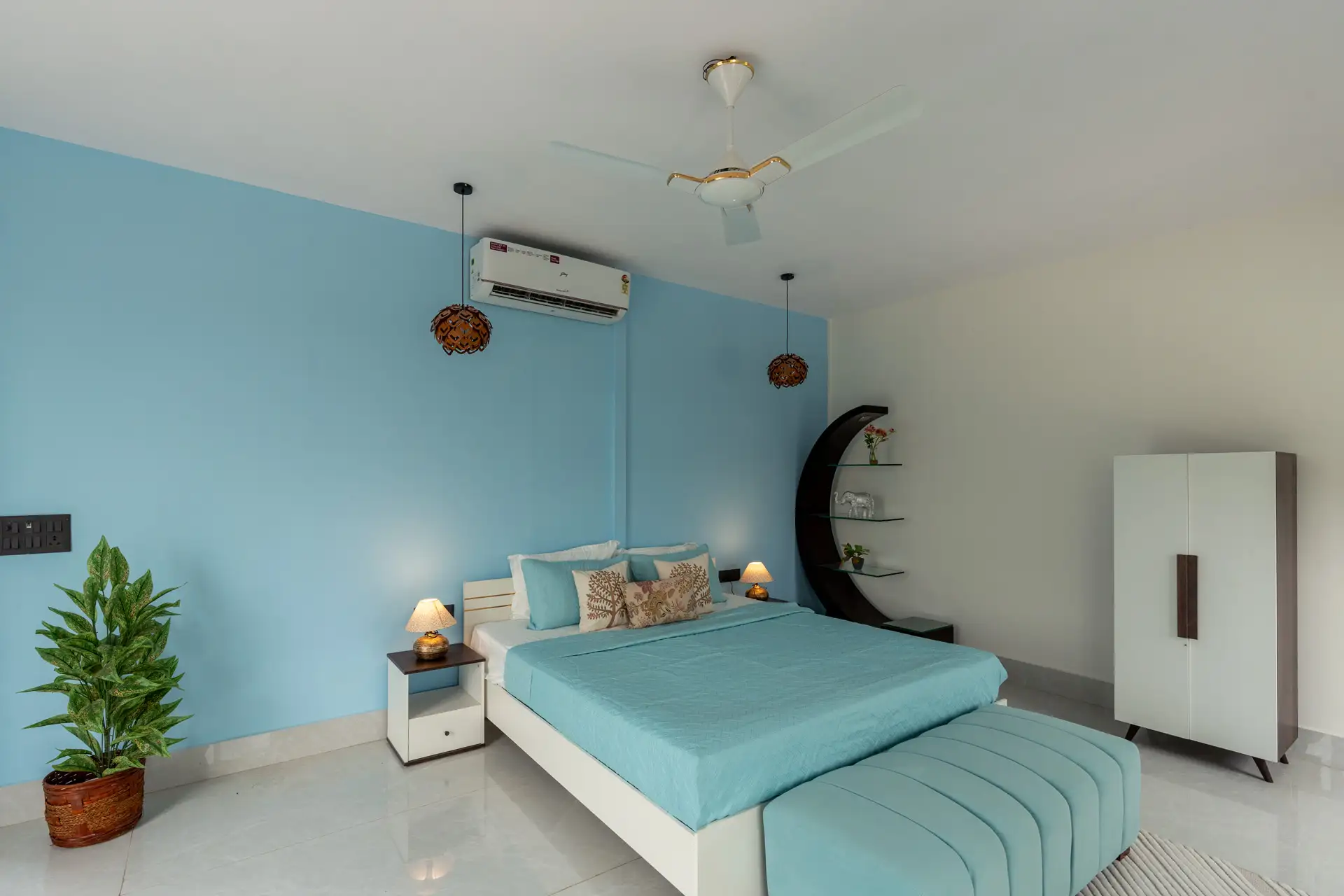 Sunrise Manor W/ Pool, Jacuzzi & Kids’ Retreat, New Delhi