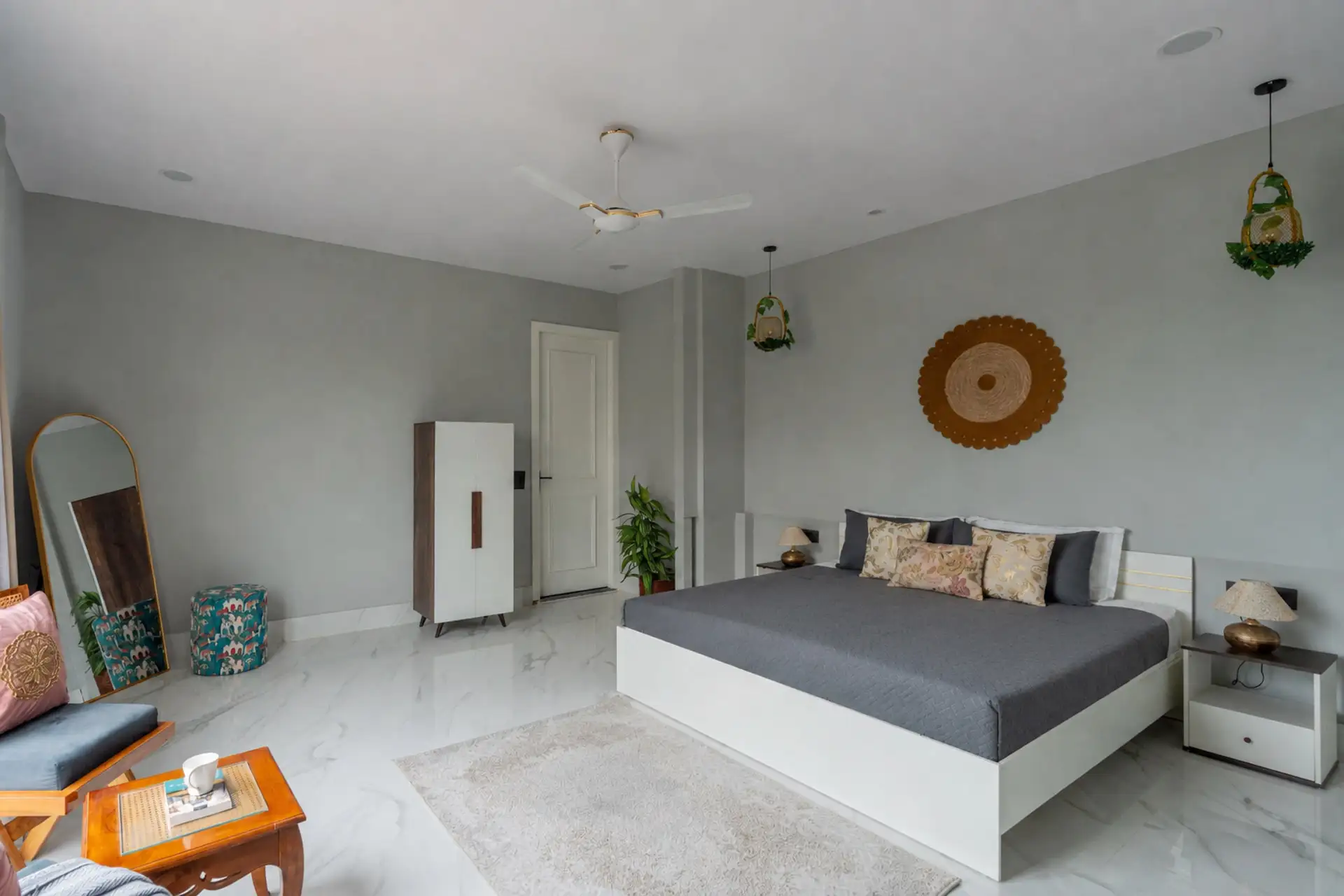 Sunrise Manor W/ Pool, Jacuzzi & Kids’ Retreat, New Delhi
