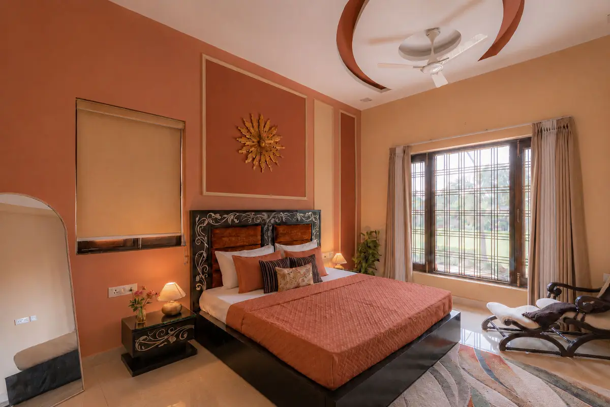 Sunrise Manor W/ Pool, Jacuzzi & Kids’ Retreat, New Delhi