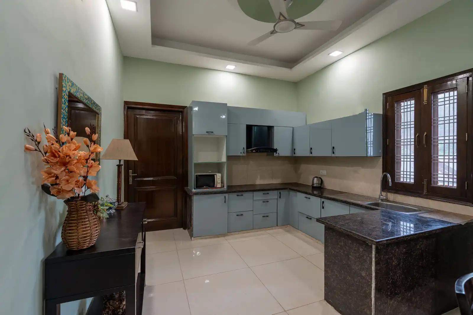 Sunrise Manor W/ Pool, Jacuzzi & Kids’ Retreat, New Delhi
