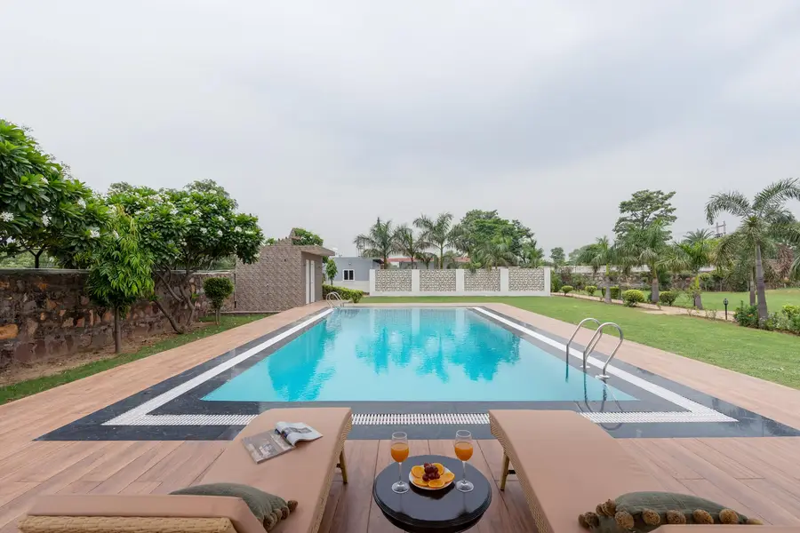 Sunrise Manor W/ Pool, Jacuzzi & Kids’ Retreat, New Delhi