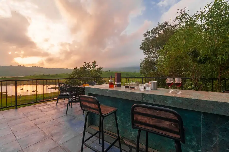 Sunset Boulevard, Karjat