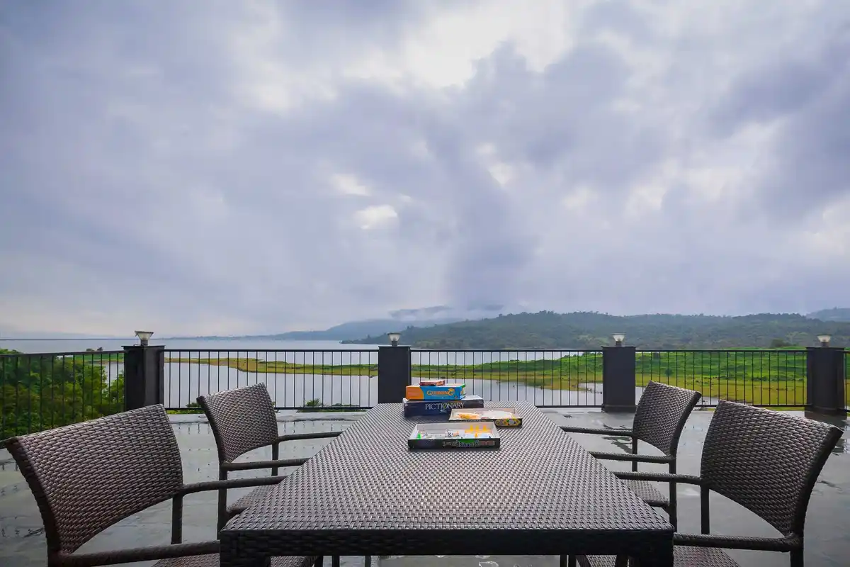 Sunset Boulevard, Karjat
