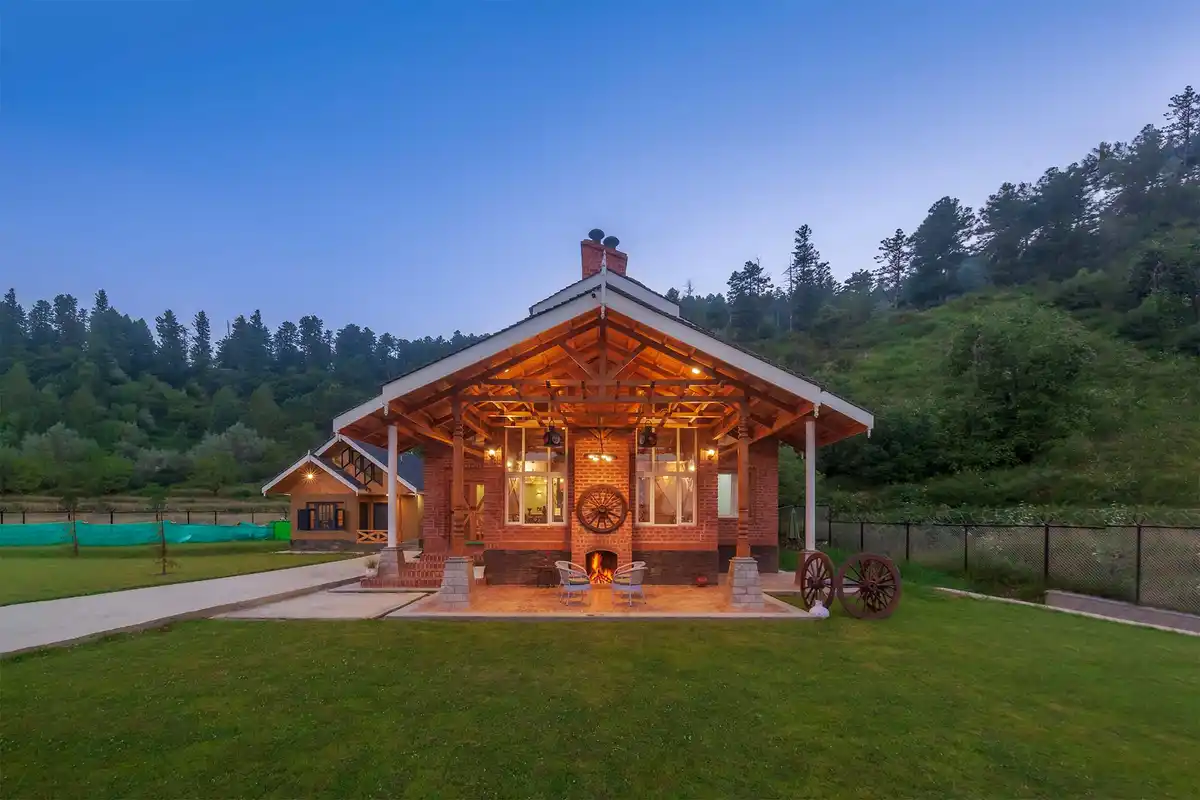 Suroor w/ Central Heating - Tangmarg, Gulmarg
