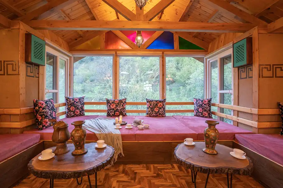Suroor w/ Central Heating - Tangmarg, Gulmarg