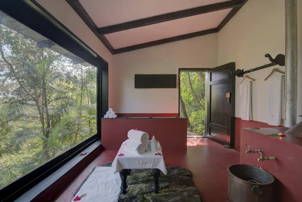 Taj Madikeri Resort & Spa, Coorg Bathroom