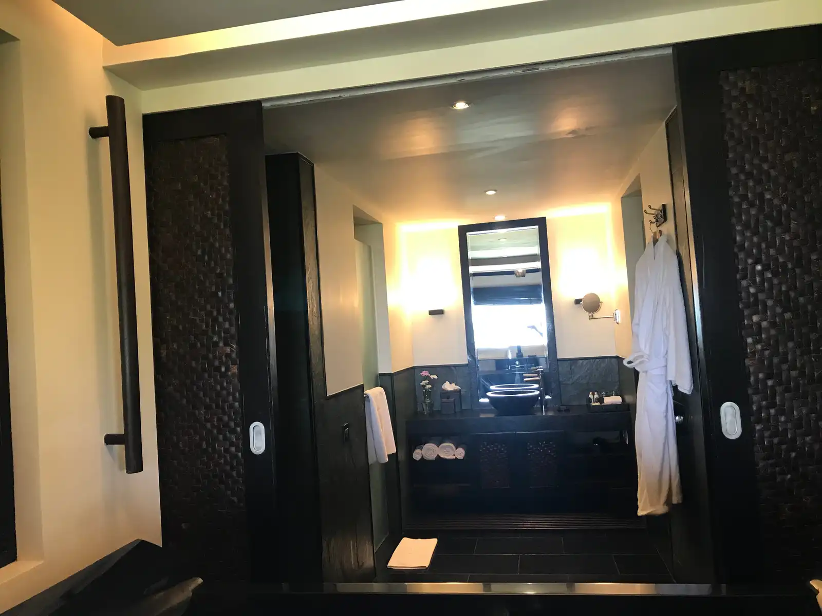 Taj Madikeri Resort & Spa, Coorg Bathroom