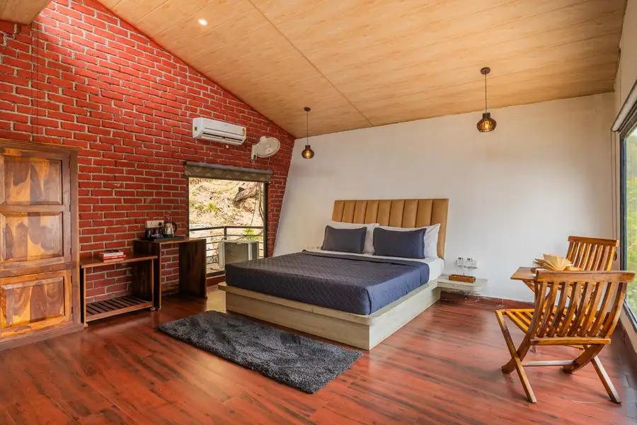 tatvam, Lansdowne