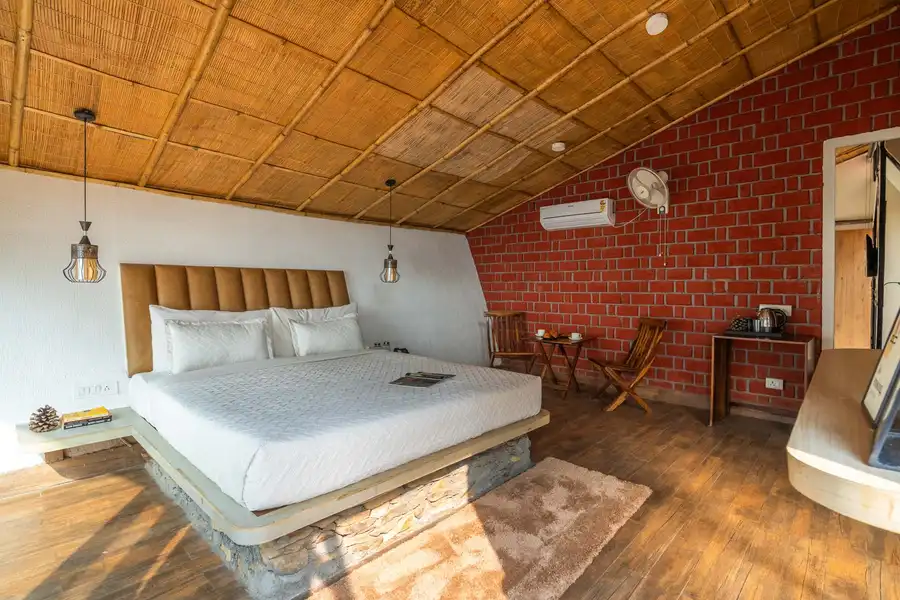 tatvam, Lansdowne