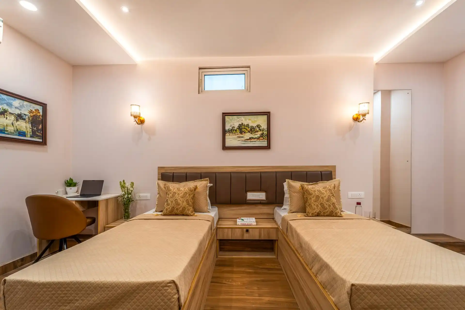 Terra Hue, Varanasi