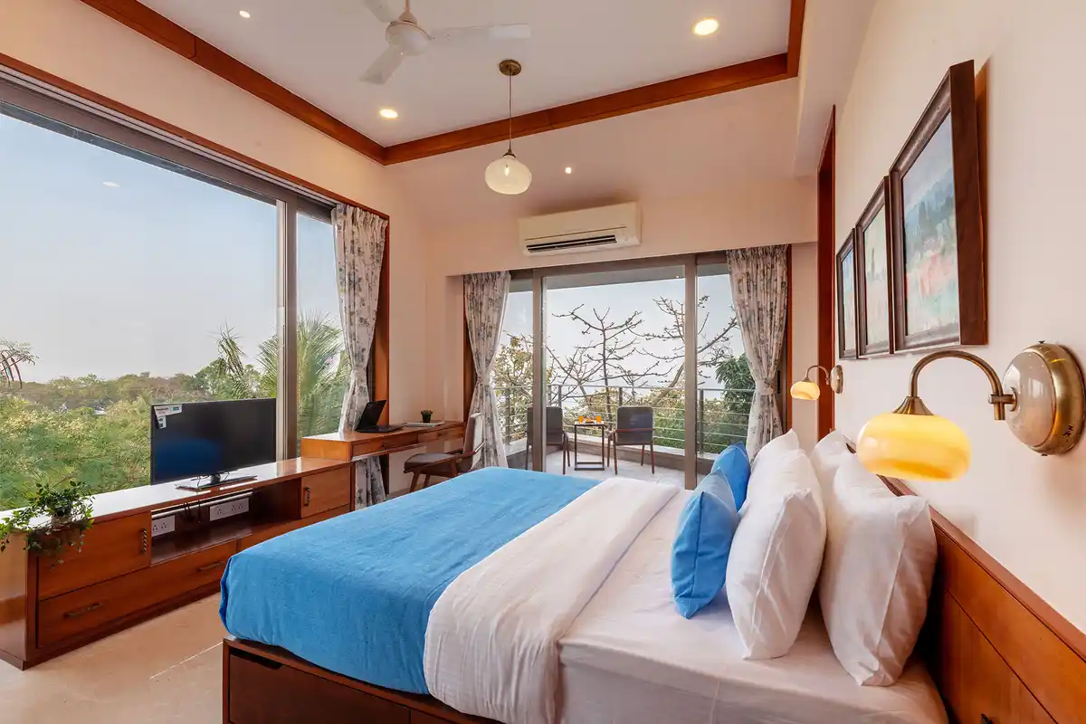 The Blue Horizon, Alibaug
