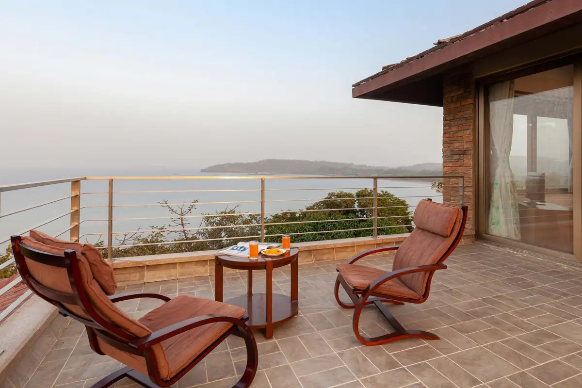 The Blue Horizon, Alibaug