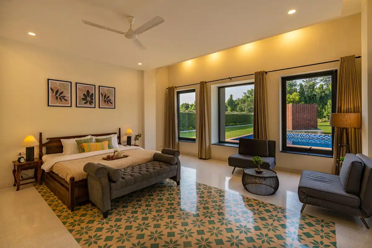 The Brick house w/ Outdoor Pool, New Delhi