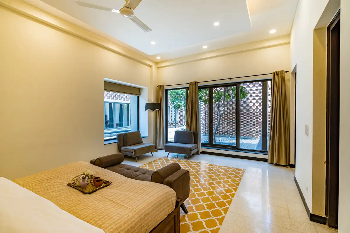 The Brick house w/ Outdoor Pool, New Delhi
