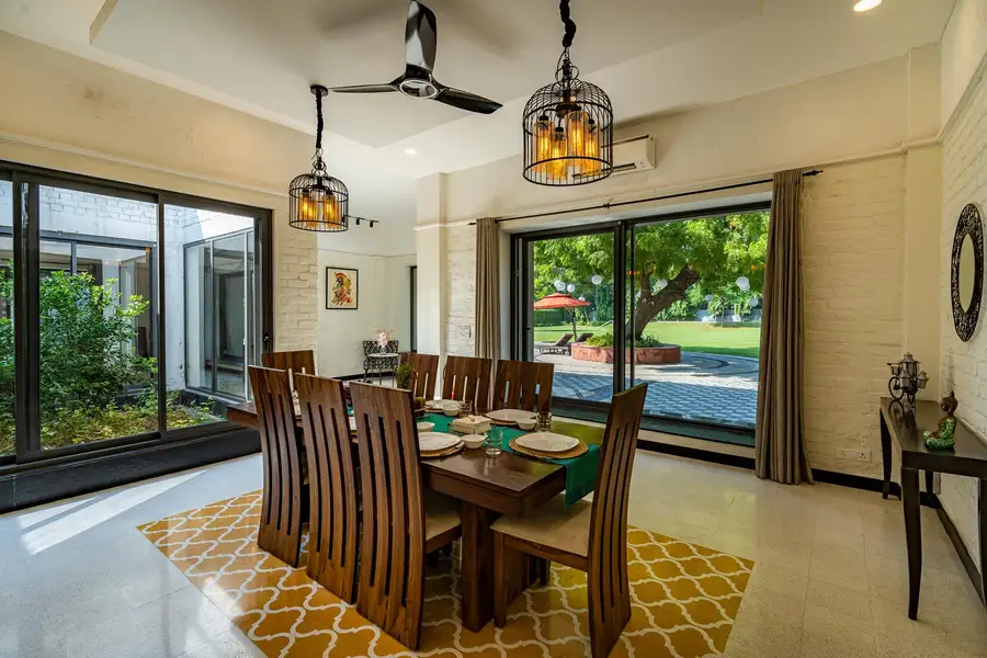 The Brick house w/ Outdoor Pool, New Delhi