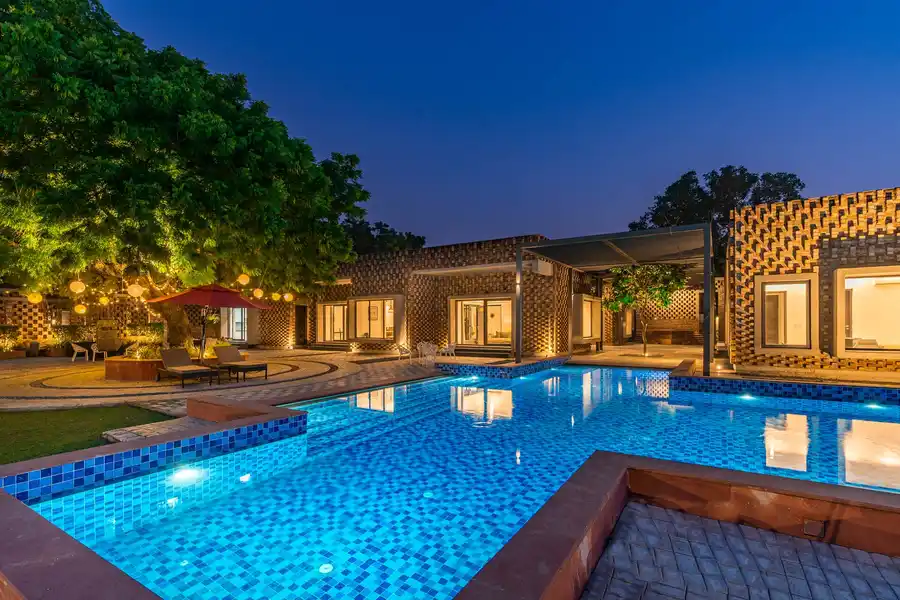 The Brick house w/ Outdoor Pool, New Delhi