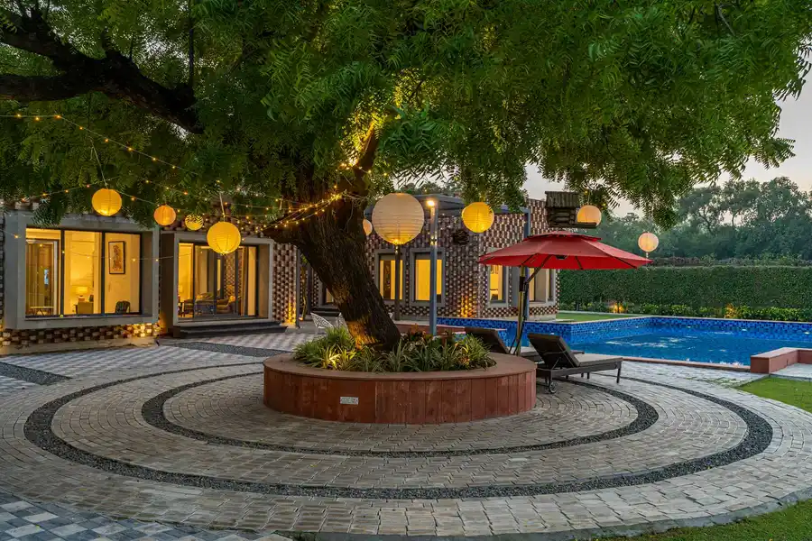 The Brick house w/ Outdoor Pool, New Delhi