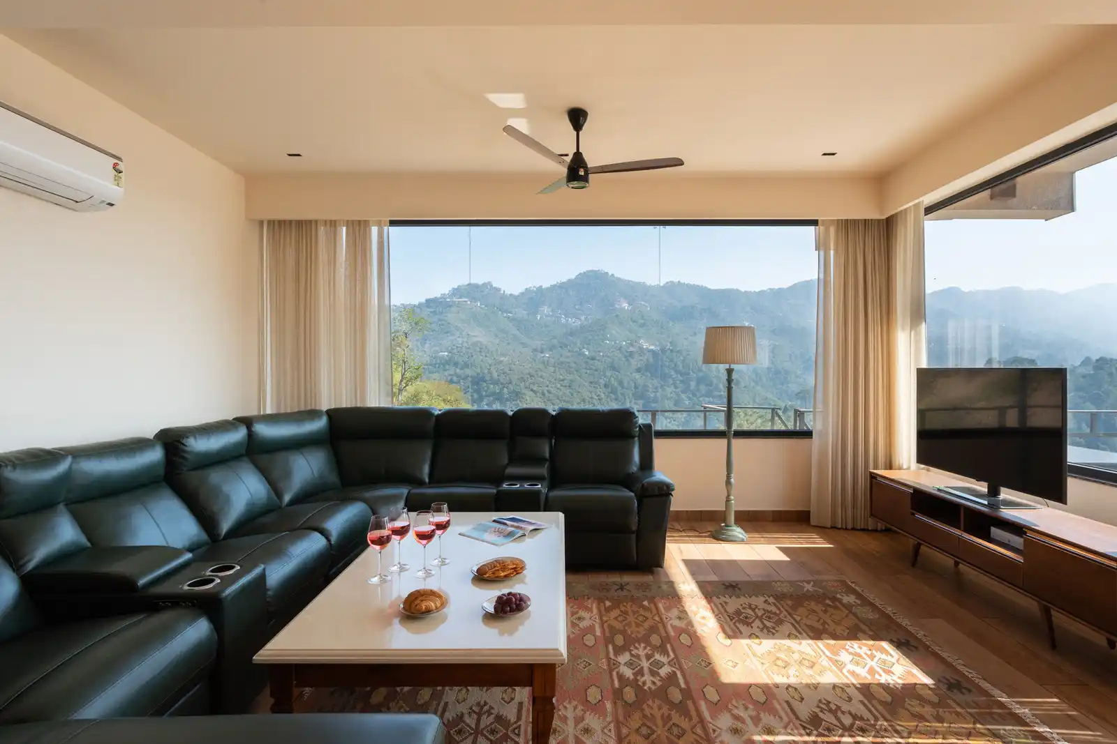 The Edge Luxe W/Private Pool & Comp Breakfast, Kasauli