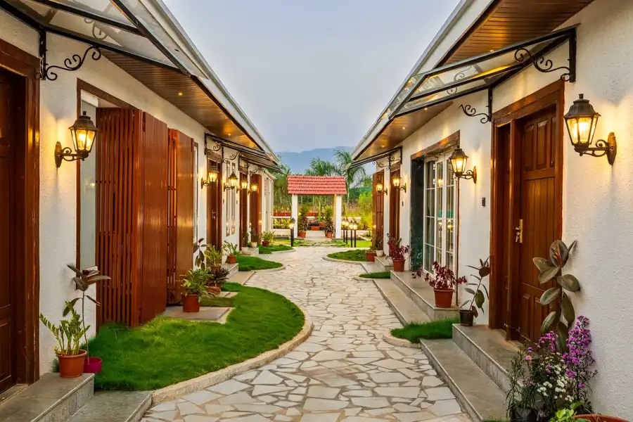 The Five Oaks, Karjat